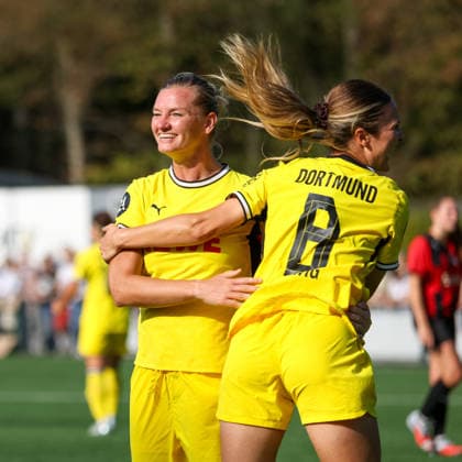 Noreen Günnewig (BVB) celebrates a goal with Alexandra Popp (BVB), DJK Südwest Köln vs. Borussia Dortmund, Women s Regionalliga West, Matchday 7, Cologne, October 4, 2026
