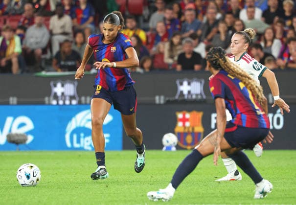 FC Barcelona, Barca v Real Madrid CF - Liga F Moeve 2026 27 Sydney Schertenleib scores during the match between FC Barcelona Femeni and Real Madrid CF Femenino, corresponding to week 6 of the Liga F Moeve 2026-27, played at the Spotify Camp Nou in Barcelona, on October 4, 2026. Barcelona Barcelona Spain  Copyright: xUrbanandsportx originalFilename:valls-fcbarcel261004_np5h3.jpg