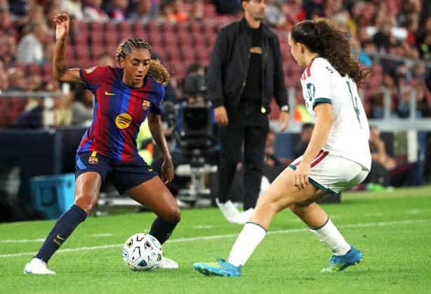 FC Barcelona, Barca v Real Madrid CF - Liga F Moeve 2026 27 Kerolin Nicoli and Silvia Cristobal play during the match between FC Barcelona Femeni and Real Madrid CF Femenino, corresponding to the week 6 of the Liga F Moeve 2026-27, played at the Spotify Camp Nou, in Barcelona, on October 4, 2026. Barcelona Barcelona Spain  Copyright: xUrbanandsportx originalFilename:valls-fcbarcel261004_npqmX.jpg