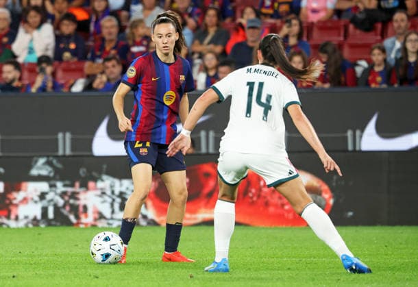 FC Barcelona, Barca v Real Madrid CF - Liga F Moeve 2026 27 Rosalia Dominguez and Maria Mendez play during the match between FC Barcelona Femeni and Real Madrid CF Femenino, corresponding to week 6 of the Liga F Moeve 2026-27, played at the Spotify Camp Nou in Barcelona, on October 4, 2026. Barcelona Barcelona Spain  Copyright: xUrbanandsportx originalFilename:valls-fcbarcel261004_npXnP.jpg