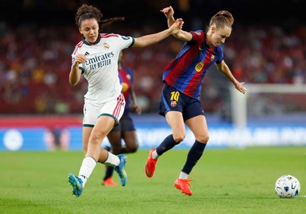 October 4, 2026, Sabadell, Barcelona, Spain: Barcelona Spain 04.09.2026 Caroline Graham Hansen ( FC Barcelona, Barca and Silvi (Real Madrid) battle for the ball during the Liga F between FC Barcelona and Real Madrid at Camp Nou on 04 October 2026 in Barcelona. Sabadell Spain - ZUMAu50_ 20261004_zsp_u50_008 Copyright: xXavixUrgelesx