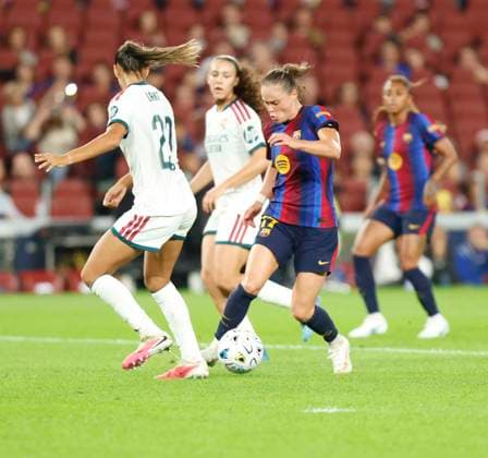 October 4, 2026, Sabadell, Barcelona, Spain: Barcelona Spain 04.09.2026 Ewa Pajor ( FC Barcelona, Barca and Bella Andersson (Real Madrid) battle for the ball during the Liga F between FC Barcelona and Real Madrid at Camp Nou on 04 October 2026 in Barcelona. Sabadell Spain - ZUMAu50_ 20261004_zsp_u50_012 Copyright: xXavixUrgelesx