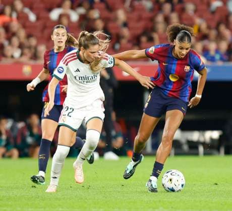 October 4, 2026, Sabadell, Barcelona, Spain: Barcelona Spain 04.09.2026 Sydney Schertenleib ( FC Barcelona, Barca and Bella Andersson (Real Madrid) battle for the ball during the Liga F between FC Barcelona and Real Madrid at Camp Nou on 04 October 2026 in Barcelona. Sabadell Spain - ZUMAu50_ 20261004_zsp_u50_059 Copyright: xXavixUrgelesx