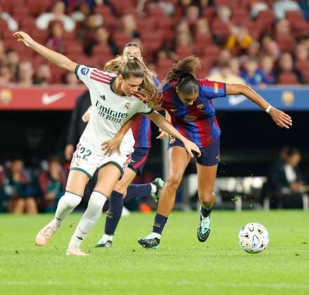 October 4, 2026, Sabadell, Barcelona, Spain: Barcelona Spain 04.09.2026 Sydney Schertenleib ( FC Barcelona, Barca and Bella Andersson (Real Madrid) battle for the ball during the Liga F between FC Barcelona and Real Madrid at Camp Nou on 04 October 2026 in Barcelona. Soccer Liga F: FC Barcelona 7-0 Real Madrid  - ZUMAu50_ 20261004_zsp_u50_051 Copyright: xXavixUrgelesx