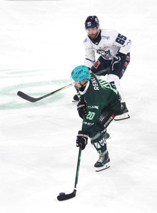 October 4, 2026, Germany, Bietigheim: Ice Hockey – Steelers Bietigheim vs. Huskies Kassel; from left: Max Ziergiebel (Steelers), Hunter Garlent (Kassel)