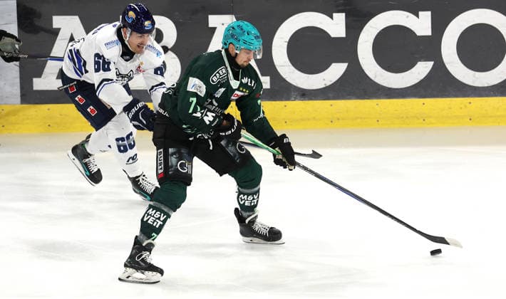 October 4, 2026, Germany, Bietigheim: Ice Hockey – Steelers Bietigheim vs. Huskies Kassel; from left: Darren Mieszkowski (Kassel), Bastian Eckl (Steelers)