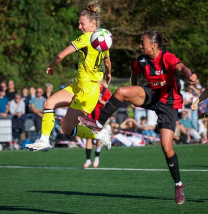 Rita Schumacher (BVB) vs. Amelie Wortberg (Cologne), DJK Südwest Cologne vs. Borussia Dortmund, Women s Regionalliga West, Matchday 7, Cologne, October 4, 2026