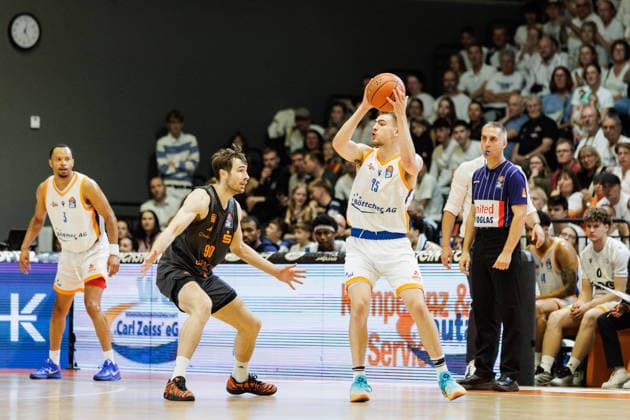 October 4, 2026, GER, BBL easyCredi Basketball Bundesliga Jena, Science City Jena Niners vs. Chemnitz Lorenz Bank Science City Jena, 25, Jannis von Seckendorff (Niners Chemnitz), 90, Jena Sparkassen Arena, Thuringia, Germany