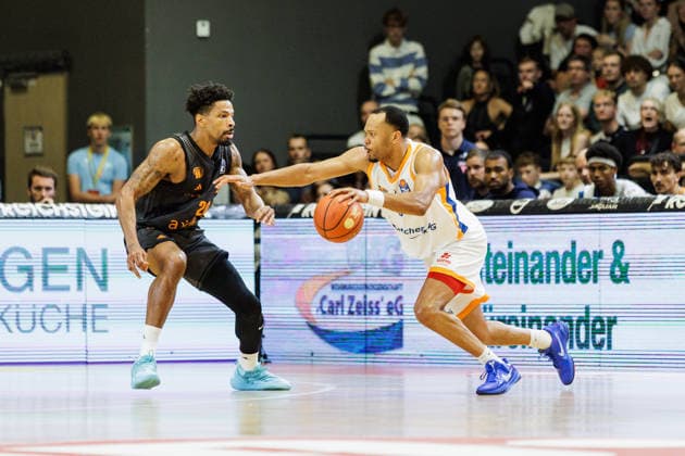 October 4, 2026, GER, BBL easyCredi Basketball Bundesliga Jena, Science City Jena Niners vs. Chemnitz, Jemarl Lemuel Baker Jr. (Science City Jena), 3; Urald King (Niners Chemnitz), 20; Jena Sparkassen Arena, Thuringia, Germany