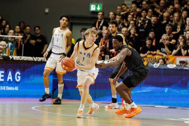 October 4, 2026, GER, BBL easyCredi Basketball Bundesliga Jena, Science City Jena Niners vs. Chemnitz, Stefan Smith (Niners Chemnitz), 2; Phlandrous Fleming Jr. (Niners Chemnitz), 1; Jena Sparkassen Arena, Thuringia, Germany