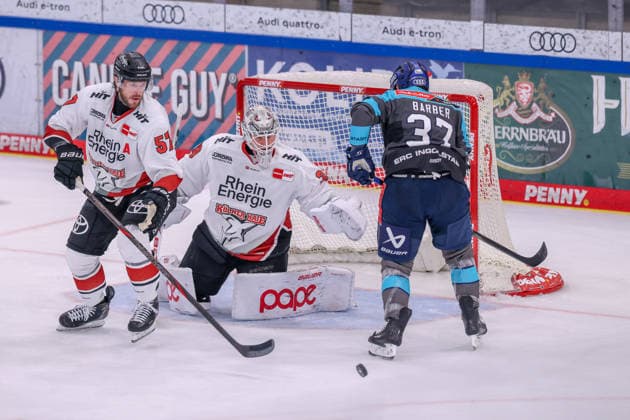 Ingolstadt, Germany, October 4, 2026 PENNY DEL 2026–2027, Game 6: ERC Ingolstadt vs. Kölner Haie. Pictured, from left, in a one-on-one battle: Brady Austin (KEC), goalie Nico Wiens (KEC), and Riley Barber (ERC Ingolstadt). Copyright: xFotostandx xSchäferx