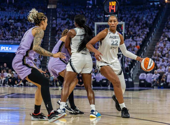 OCT 04 2026 San Francisco, CA U.S.A. Las Vegas Aces center A ja Wilson (22)goes to the basket during the WNBA, Basketball Damen, USA semifinals playoff game 1 western conference between the Las Vegas Aces and the Golden State Valkyries at the Chase Centers. CSM WNBA Semi Finals Game 1 2026: Las Vegas Vs Golden State OCT 4  - ZUMAc04_ 20261004_zma_c04_365 Copyright: xThurmanxJamesx