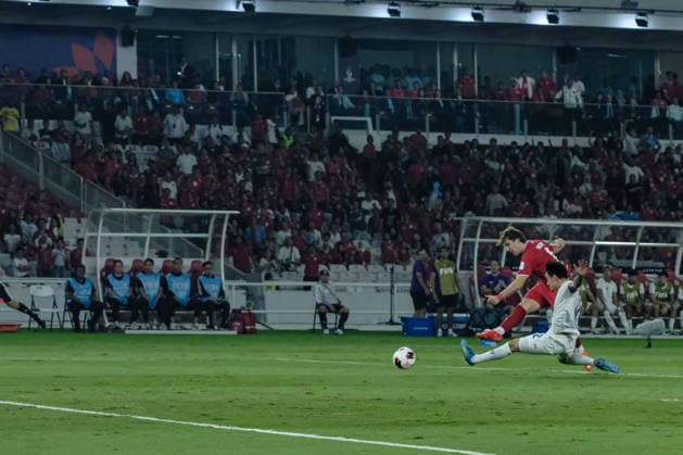 Indonesia Wins FIFA ASEAN Cup 2026 Indonesia s Luke Vickery kicks the ball during the FIFA ASEAN Cup 2026 final against Thailand at the Gelora Bung Karno Stadium in Jakarta, Indonesia, on October 5, 2026. Jakarta Indonesia  Copyright: xFaisalxRamadhanx originalFilename:ramadhan-notitle261005_npHEN.jpg