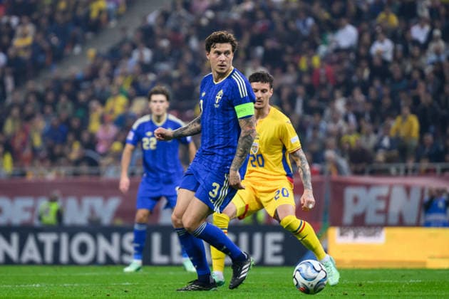 October 5, 2026: Victor Lindelöf of Sweden and Dennis Man of Romania during the Nations League soccer match between Romania and Sweden on October 5, 2026 in Bucharest. Photo by Ludvig Thunman. BILDBYRAN code LT LT0828 soccer football fotball Nations League UEFA Nations League Romania Sweden Sweden A BBENG  Copyright: LUDVIGxTHUNMAN BB261005LT082