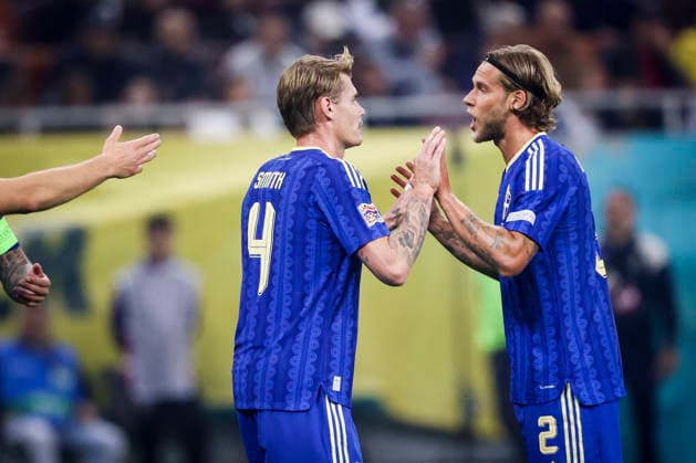 BUCHAREST, ROMANIA 20261005 Sweden s Eric Smith (4) and Felix Beijmo celebrate after the 0–1 score in Monday s Nations League Group B4 soccer match between Romania and Sweden at Arena Na?ionala in Bucharest, Romania x21080x  Copyright: xAleksandarxDjorovic TTx NATIONS LEAGUE RUMÄNIEN-SVERIGE