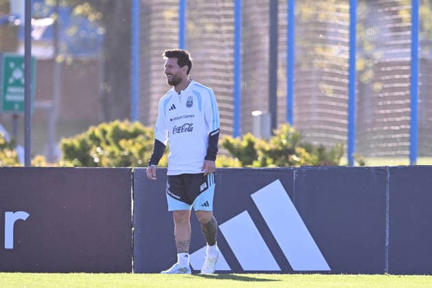 BUENOS AIRES, ARGENTINA - OCTOBER 5: Lionel Messi of Argentina national team, Nationalteam during a training session at the Training Camp on October 5, 2026 in Buenos Aires, Argentina. Argentina will face Benin tomorrow in an International Friendly, Länderspiel, Nationalmannschaft match at the Estadio Monumental, marking Messi s final farewell appearance for the national team. Photo by SFSI Lionel Messi last training for Argentina national team Copyright: xx