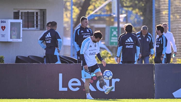 BUENOS AIRES, ARGENTINA - OCTOBER 5: Lionel Messi of Argentina national team, Nationalteam during a training session at the Training Camp on October 5, 2026 in Buenos Aires, Argentina. Argentina will face Benin tomorrow in an International Friendly, Länderspiel, Nationalmannschaft match at the Estadio Monumental, marking Messi s final farewell appearance for the national team. Photo by SFSI Lionel Messi last training for Argentina national team Copyright: xx