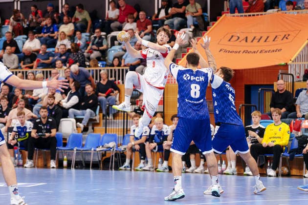 2 Handball Bundesliga, Matchday 6, Game 1: VfL Potsdam vs. TuS Ferndorf. Julius Fanger of TuS Ferndorf takes an 8-meter jump shot on October 5, 2026, at the MBS Arena in Potsdam, Brandenburg, Germany.