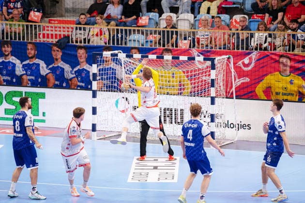2 Handball Bundesliga, Matchday 6, Game 1: VfL Potsdam vs. TuS Ferndorf. Marvin Mundus of TuS Ferndorf, No. 25, taking a jump shot on October 5, 2026, at the MBS Arena in Potsdam, Brandenburg, Germany.
