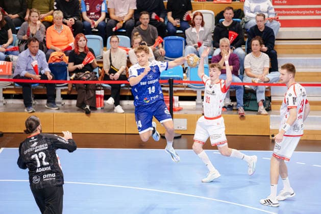 2 Handball Bundesliga, Matchday 6, Game 1: VfL Potsdam vs. TuS Ferndorf. Max Günther (1) of VfL Potsdam takes a jump shot on October 5, 2026, at the MBS Arena in Potsdam, Brandenburg, Germany.