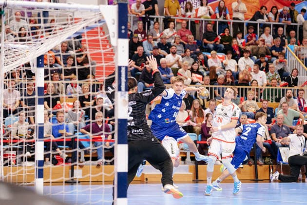2 Handball Bundesliga, Matchday 6, Game 1: VfL Potsdam vs. TuS Ferndorf. Max Günther (1) of VfL Potsdam takes a jump shot on October 5, 2026, at the MBS Arena in Potsdam, Brandenburg, Germany.