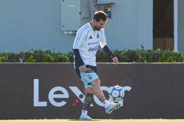 Lionel Messi completes final training session with Argentina national team, Nationalteam EZEIZA, ARGENTINA - OCTOBER 5: The forward and captain of the Argentine national football team, Lionel Messi, attends the final training session of his career with the national squad at the AFA Lionel Andres Messi Training Complex, in Ezeiza, Argentina on October 5, 2026. Luciano Gonzalez Anadolu Ezeiza Argentina. Editorial use only. Please get in touch for any other usage.  Copyright: x2026xAnadoluxLucianoxGonzalezx