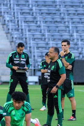 October 5, 2026, Los Angeles, California, USA: Head coach, Rafael Marquez of Mexico watches over his team during a practice on Monday, October 5, 2026 at BMO Stadium, in Los Angeles, California in preparation for an International Friendly, Länderspiel, Nationalmannschaft match against Chile on Tuesday October 6, 2026 at the Los Angeles Memorial Coliseum. JAVIER ROJAS PI Los Angeles USA - ZUMAp124 20261005_zaa_p124_040 Copyright: xJavierxRojasx