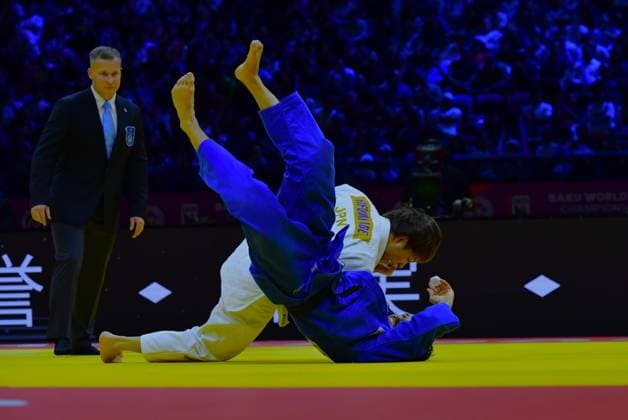 (261006) -- BAKU, Oct. 6, 2026 -- Abe Hifumi (top) of Japan competes against David Garcia Torne of Spain during the men s 66kg gold medal match at the World Judo Championships 2026 in Baku, Azerbaijan, Oct. 5, 2026. ) (SP)AZERBAIJAN-BAKU-WORLD CHAMPIONSHIPS 2026-MEN S 66KG ChenxJunfeng 