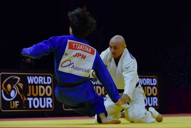 (261006) -- BAKU, Oct. 6, 2026 -- Yondonperenlei Baskhuu (R) of Mongolia competes against Takeoka Takeshi of Japan during the men s 66kg bronze medal match at the World Judo Championships 2026 in Baku, Azerbaijan, Oct. 5, 2026. ) (SP)AZERBAIJAN-BAKU-WORLD CHAMPIONSHIPS 2026-MEN S 66KG ChenxJunfeng 