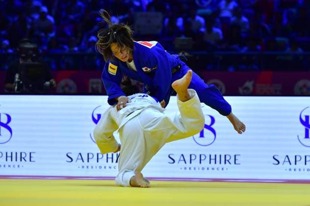 (261006) -- BAKU, Oct. 6, 2026 -- Abe Uta (top) of Japan competes against Ariane Toro Soler of Spain during the women s 52kg gold medal match at the World Judo Championships 2026 in Baku, Azerbaijan, Oct. 5, 2026. ) (SP)AZERBAIJAN-BAKU-WORLD CHAMPIONSHIPS 2026-WOMEN S 52KG ChenxJunfeng 