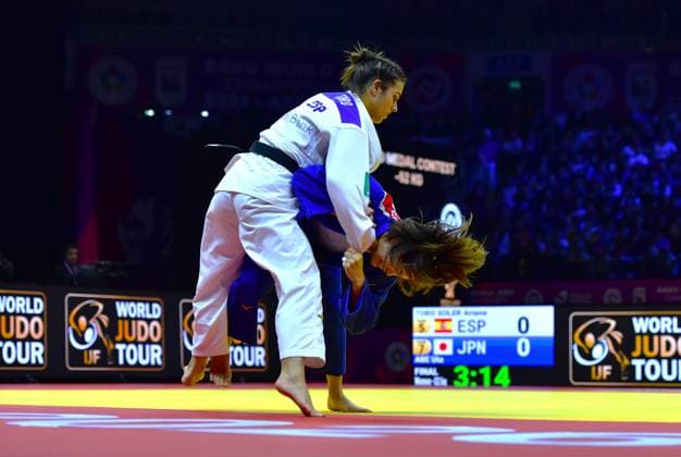 (261006) -- BAKU, Oct. 6, 2026 -- Abe Uta (R) of Japan competes against Ariane Toro Soler of Spain during the women s 52kg gold medal match at the World Judo Championships 2026 in Baku, Azerbaijan, Oct. 5, 2026. ) (SP)AZERBAIJAN-BAKU-WORLD CHAMPIONSHIPS 2026-WOMEN S 52KG ChenxJunfeng 