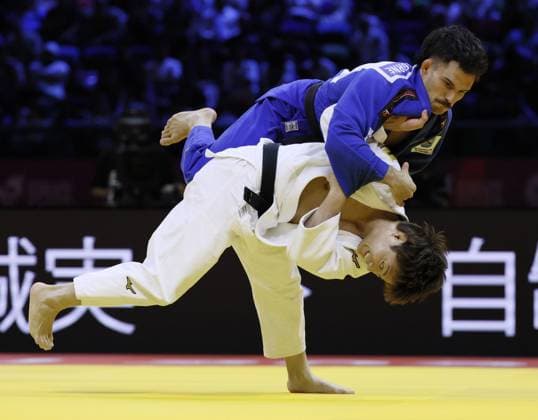 Judo: World championships Hifumi Abe (white) of Japan competes en route to beating David Garcia Torne of Spain in the men s 66-kilogram final at the judo world championships in Baku, Azerbaijan, on Oct. 5, 2026.  A14AA0005630216P
