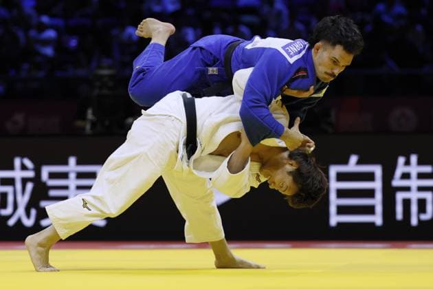 Judo: World championships Hifumi Abe (white) of Japan competes en route to beating David Garcia Torne of Spain in the men s 66-kilogram final at the judo world championships in Baku, Azerbaijan, on Oct. 5, 2026.  A14AA0005630217P