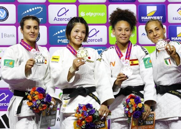 Judo: World championships Uta Abe (2nd from L) of Japan poses after winning the women s 52-kilogram gold at the judo world championships in Baku, Azerbaijan, on Oct. 5, 2026, alongside silver medalist Ariane Toro Soler (far L) of Spain, and bronze medalists Ayumi Leiva Sanchez (2nd from R) of Spain and Odette Giuffrida of Italy.  A14AA0005630222P