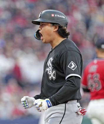 Baseball: Division Series between White Sox and Guardians Munetaka Murakami of the Chicago White Sox reacts after hitting a single in the fourth inning of Game 2 of the American League Division Series against the Cleveland Guardians at Progressive Field in Cleveland, Ohio, on Oct. 5, 2026.  A14AA0005630237P