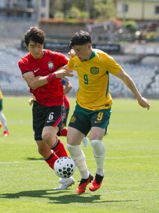 Australia Vs Korea Republic in Gosford - 06 Oct 2026 Kwon Gimin (L) of Korea Republic football team and Medin Merneti (R) of Australia football team seen in action during the U23 International Friendlies match between Australia and Korea Republic held at polytec Stadium. Final score; Australia 2:2 Korea Republic. Gosford Australia Copyright: xLuisxVeniegrax xSOPAxImagesx 20261006_FAIF_LuisVeniegra4539