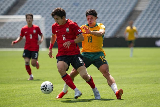 Australia Vs Korea Republic in Gosford - 06 Oct 2026 Kwon Gimin (front) of Korea Republic football team and Miguel Di Pizio (back) of Australia football team seen in action during the U23 International Friendlies match between Australia and Korea Republic held at polytec Stadium. Final score; Australia 2:2 Korea Republic. Gosford Australia Copyright: xLuisxVeniegrax xSOPAxImagesx 20261006_FAIF_LuisVeniegra4663