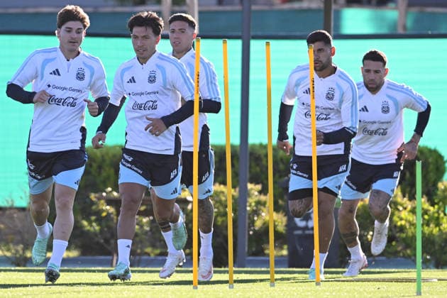 BUENOS AIRES, ARGENTINA - OCTOBER 5: Julian Alvarez and Lisandro Martinez of Argentina national team, Nationalteam at Training Camp on October 5, 2026 in Buenos Aires, Argentina. Argentina will face Benin tomorrow in an International Friendly, Länderspiel, Nationalmannschaft match at the Estadio Monumental, marking Messi s final farewell appearance for the national team. Photo by SFSI Lionel Messi last training for Argentina national team Copyright: xx