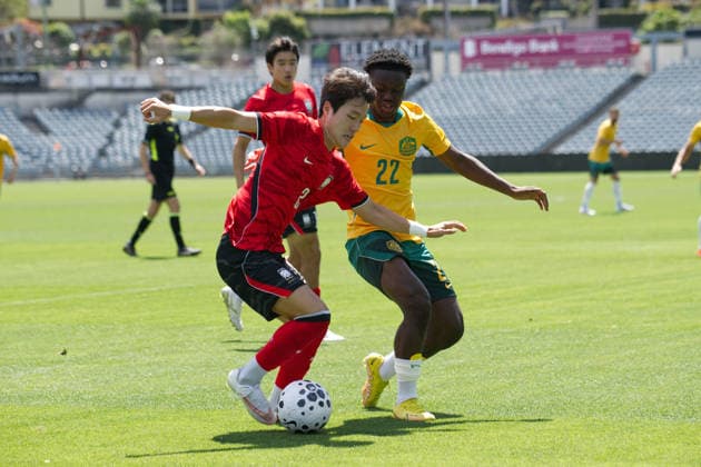October 6, 2026, Gosford, Australia: Park Minjae (L)of Korea Republic football team and Amlani Tatu (R) of Australia football team seen in action during the U23 International Friendlies match between Australia and Korea Republic held at polytec Stadium. Final score; Australia 2:2 Korea Republic. Gosford Australia - ZUMAs197 20261006_aaa_s197_009 Copyright: xLuisxVeniegrax