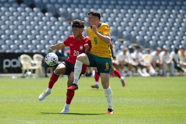 October 6, 2026, Gosford, Australia: Kang Minwoo (L) of Korea Republic football team and Medin Merneti (R) of Australia football team seen in action during the U23 International Friendlies match between Australia and Korea Republic held at polytec Stadium. Final score; Australia 2:2 Korea Republic. Gosford Australia - ZUMAs197 20261006_aaa_s197_016 Copyright: xLuisxVeniegrax