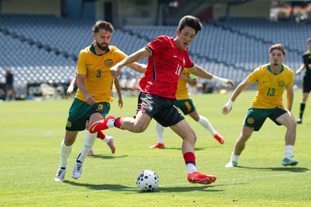 October 6, 2026, Gosford, Australia: Liam Bonetig (L) of Australia football team and Jeon Mingyu (R) of Korea Republic football team seen in action during the U23 International Friendlies match between Australia and Korea Republic held at polytec Stadium. Final score; Australia 2:2 Korea Republic. Gosford Australia - ZUMAs197 20261006_aaa_s197_034 Copyright: xLuisxVeniegrax