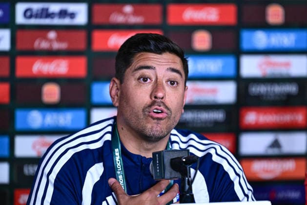 Futbol, entrenamiento de la seleccion chilena. Amistoso 2026. Los jugadores de la seleccion chilena practican en el Los Angeles Memorial Coliseum previo a su partido amistoso frente a Mexico en Los Angeles, Estados Unidos. En la foto el entrenador Nicolas Cordova asiste a la conferencia de prensa. 05 10 2026 Adrian Macias Mexsport Photosport Football, Chilean national team, Nationalteam training session. 2026 friendly match. Chilean national team players practice at the Los Angeles Memorial Coliseum previous to their friendly match against Mexico in Los Angeles, USA. In the picture Chilean National team manager Nicolas Cordova attends to the press conference, PK, Pressekonferenz 05 10 2026 Adrian Macias Mexsport Photosport Entrenamiento de la seleccion chilena en Los Angeles 