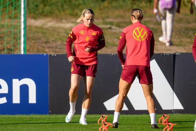 Soccer, National Team, Women, 20261006, Fraining DFB Women Pictured from left: Franziska Kett (Germany) and Klara Bühl (Germany), Eppelheim ASV, Eppelheim, Baden-Württemberg, Germany Copyright: Passion2Press MarkusxFischerx