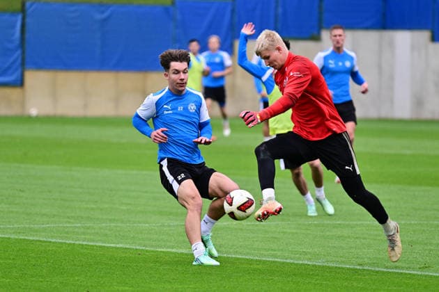 October 6, 2026, Soccer, Men s, 2nd Division Bundesliga, 2026–2027 Season, Holstein Kiel Training: KSV’s Moritz Reimers finishes second against goalkeeper Lio Rothenhagen of Kiel, near Holstein Stadium Projensdorf, Training Center, Northern Schleswig-Holstein, Germany