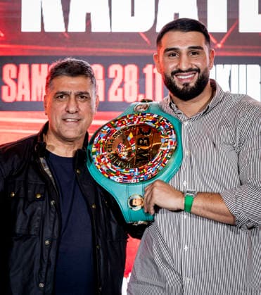 Düsseldorf, Germany, Oct. 6, 2026 Sükrü Aksu with Agit Kabayel Press Conference: Agit Kabayel (GER) vs. Nelson Hysa (ALB), Oct. 6, 2026