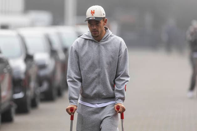 Thijs Dallinga (1. FC Koeln, 27) on crutches during training session of 1.FC Koeln on 6th of October in 2026 at Geissbockheim in Cologne, Germany. NRW Germany Copyright: xBEAUTIFULxSPORTS JulianxMeuselx