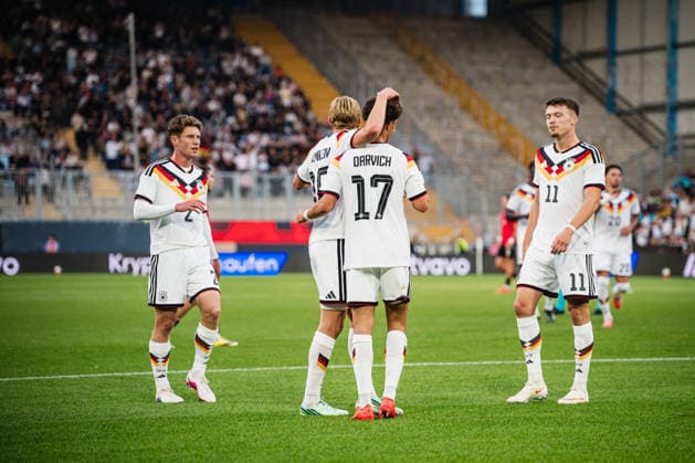 U-21 European Championship Qualifier: Germany vs. Georgia, October 6, 2026 – GOAL, CELEBRATION after Noah Darvich (Germany, 17) scores the 1-0 goal, pictured here with Aljoscha Kemlein (Germany, 16) and Dženan Pejcinovic, Germany, 11 Soccer, U-21 European Championship Qualifiers, Matchday 10: Germany vs. Georgia on October 6, 2026, Bielefeld DFB REGULATIONS PROHIBIT ANY USE OF PHOTOGRAPHS AS IMAGE SEQUENCES AND OR QUASI-VIDEO Copyright: xBEAUTIFULxSPORTS Tonhäuserx