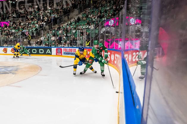 October 6, 2026: Calle Andersson of Davos and Linus Sandin of Rögle during the CHL game between Rögle and Davos on October 6, 2026 in Ängelholm. Photo by Niclas Jönsson, BILDBYRAN COP 273 NO0449. ice hockey, CHL, Champions Hockey League, Rögle, Davos, Rögle BBENG, ice hockey, CHL, Champions Hockey League, Rögle, Davos, Rögle BBENG  Copyright: NICLASxJÖNSSON BB261006NO010