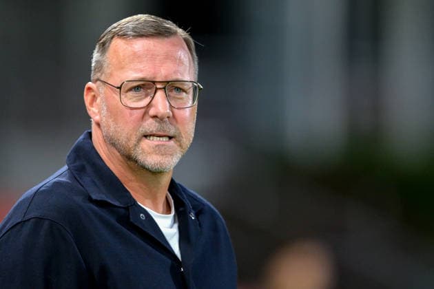 Coach Sascha Hildmann, Head Coach, Regensburg; Single shot, Action, 10 06 2026, Unterhaching, Germany; Soccer; BFV Association Cup; Quarterfinals; SpVgg Unterhaching vs. SSV Jahn Regensburg xslx