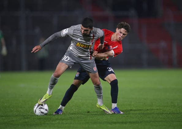 Soccer, Men s, Toto Cup, Quarterfinals, 2026–2027 Season, SpVgg Unterhaching vs. SSV Jahn Regensburg, Sportpark Unterhaching: Nassim Boujellab (SSV Jahn Regensburg, left) and Constantin Strunz (SpVgg Unterhaching, right) battle for the ball